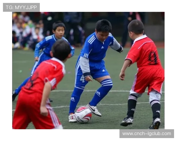 洛阳师范足球教练带动校园体育与社区协同融合发展策略探索路径分析 洛阳师范足球教练带动校园体育与社区协同融合发展策略探索路径分析