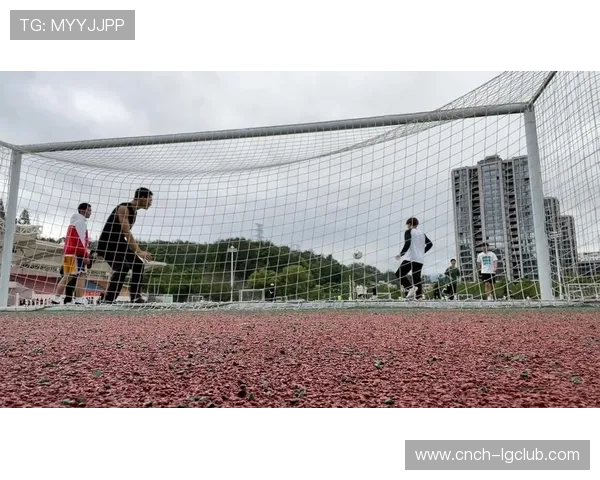 足球一分钟绕杆射门挑战技巧解析与实战训练方法分享