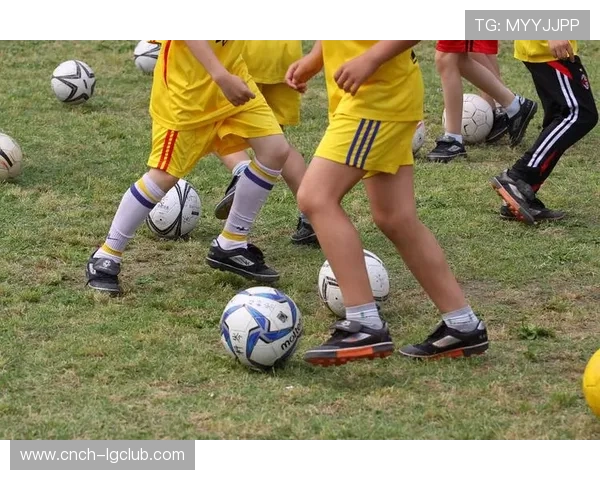 足球教练高能训话时刻：激励团队勇往直前拼搏精神燃烧全场